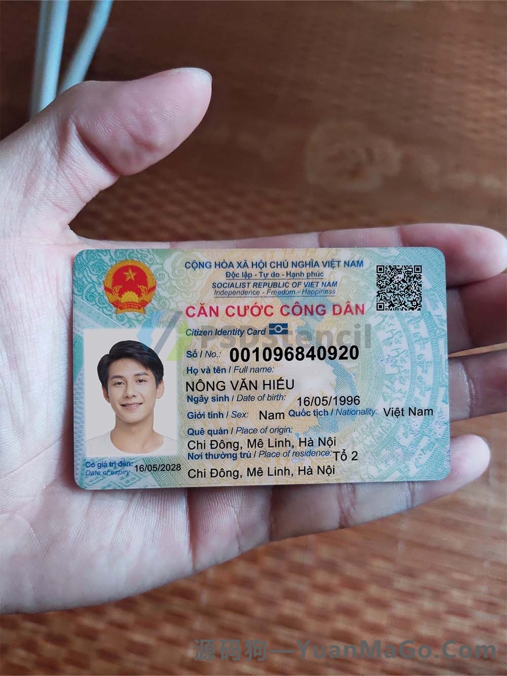 东南亚|Vietnam ID Card(CCCD) Template越南新版身份证卡模版PS/PSD模板(手持版)-源码狗